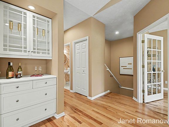5th image of 1297 Gleneagle Pl