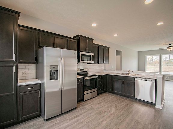 3rd image of 215 Wilson Cir