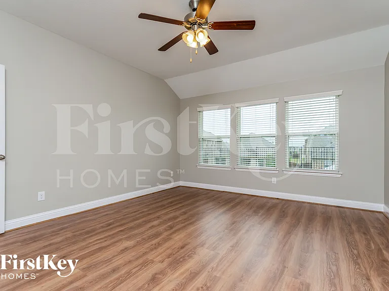 605 England St — Photo 3