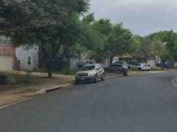 Exterior Neighborhood (street photo)