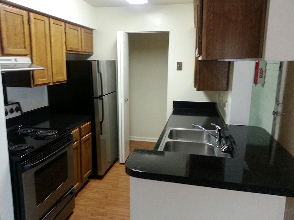 2nd image of 17 Aspen Dr APT A