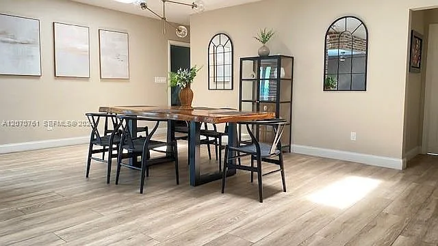 6020 SW 17th Ct — Photo 4