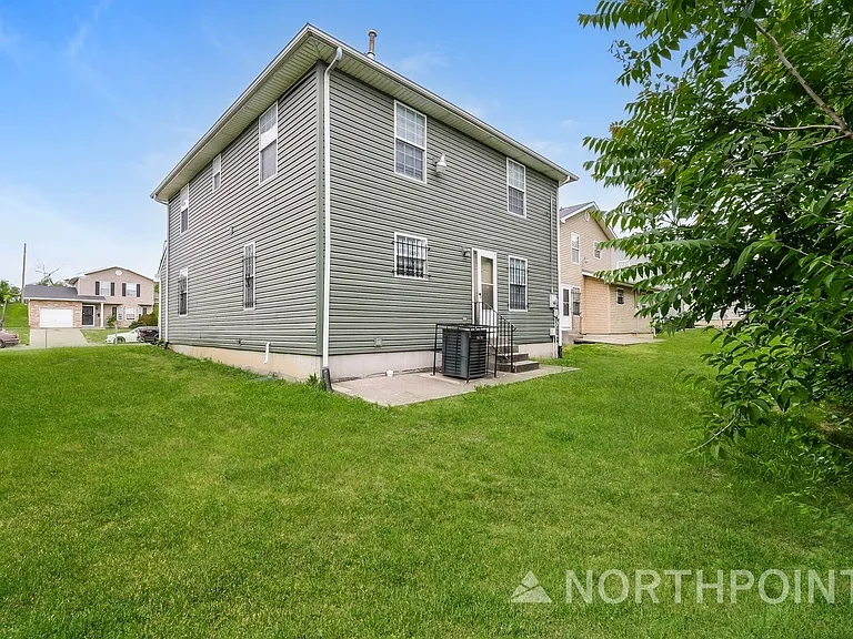 4211 Woodland Ave — Photo 15
