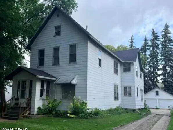513 6th Ave N, Grand Forks, ND 58201