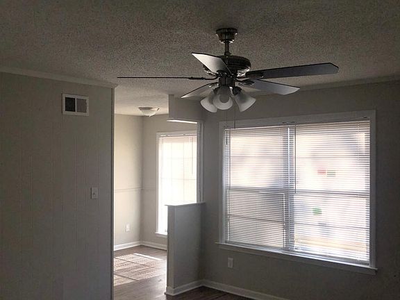 3rd image of 7929 Vera Louise Cir