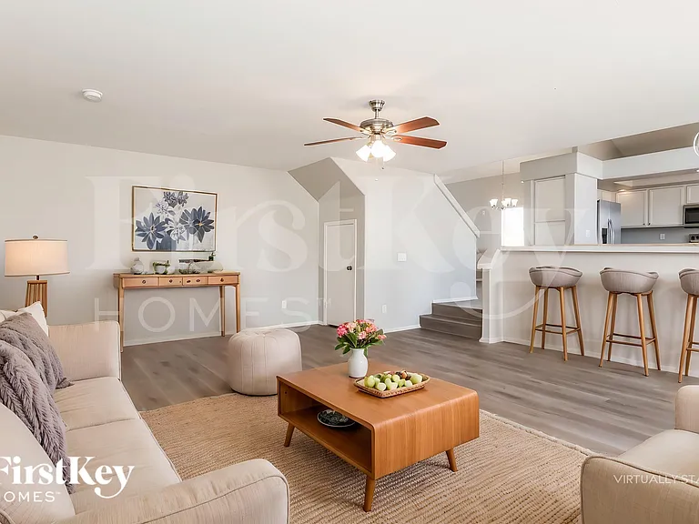 11009 W Frier Dr — Photo 4