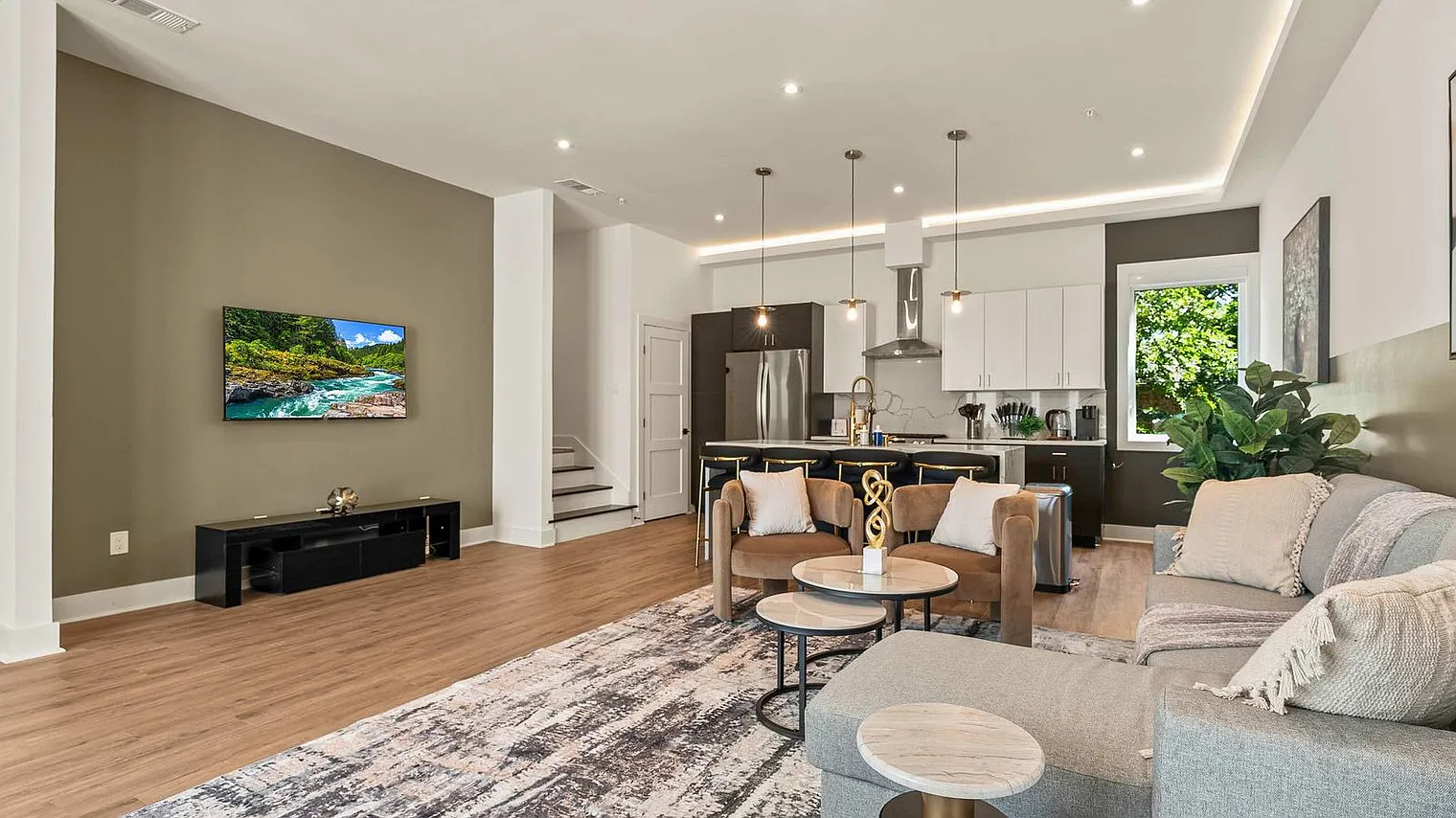 3 bed, 2.0 bath, $5,009 — Photo 1