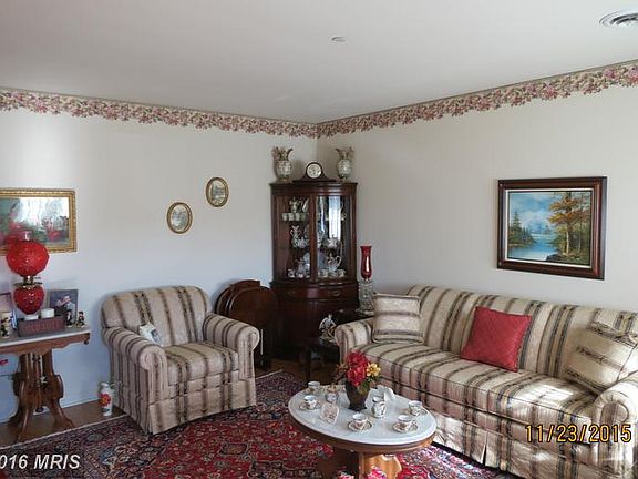 3rd image of 204 Winding Oak Dr