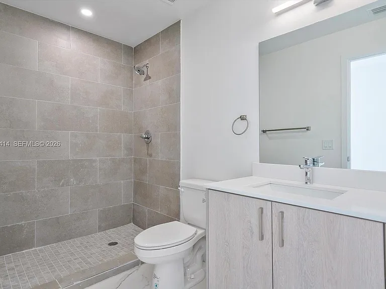 420 SW 7th Ave #304 — Photo 9