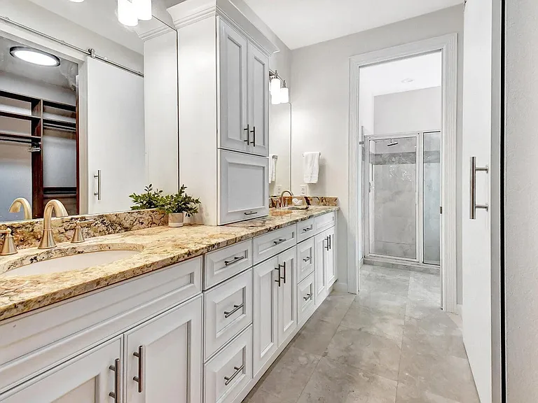 3567 Commodore Cir — Photo 17