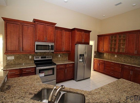 3rd image of 37 Fenhill Ln