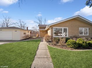 3241 Ronald Rd, Glenview, IL 60025