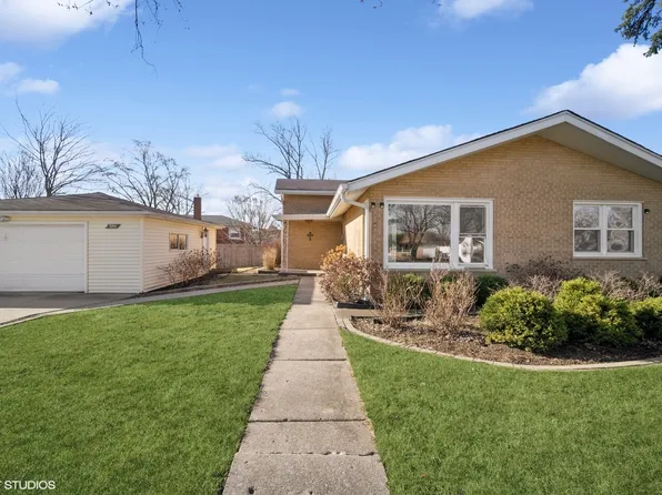3241 Ronald Rd, Glenview, IL 60025