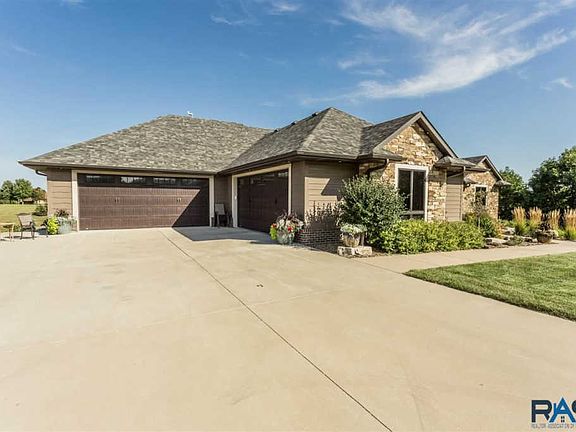 3rd image of 47970 Green Meadow Ln