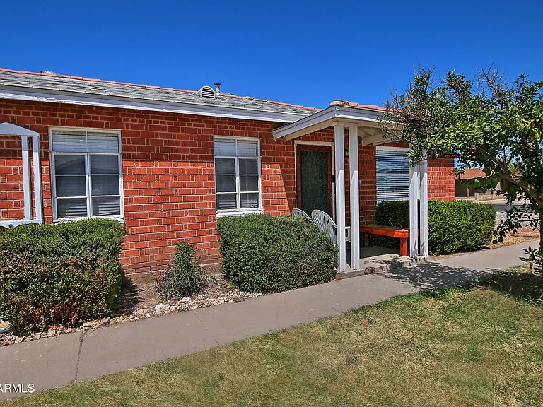 1923 W Earll Dr — Photo 7