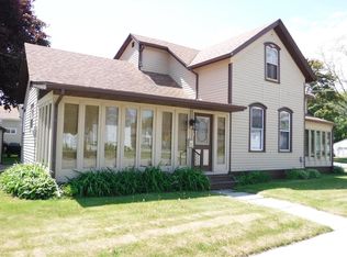 1301 S 9th St, Manitowoc, WI 54220