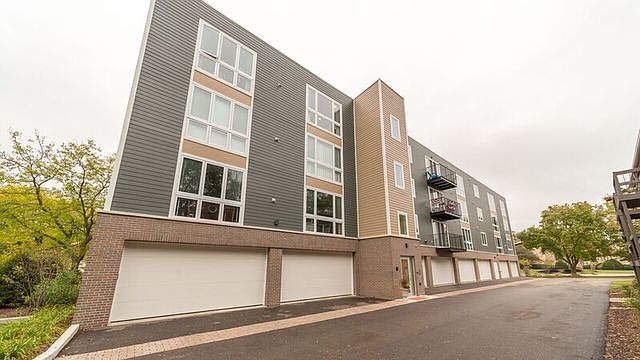 1st image of 911 N Milwaukee Ave APT 403