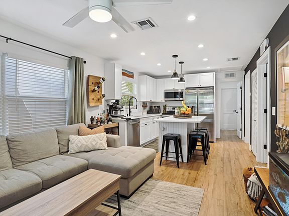 5th image of 527 N E Street