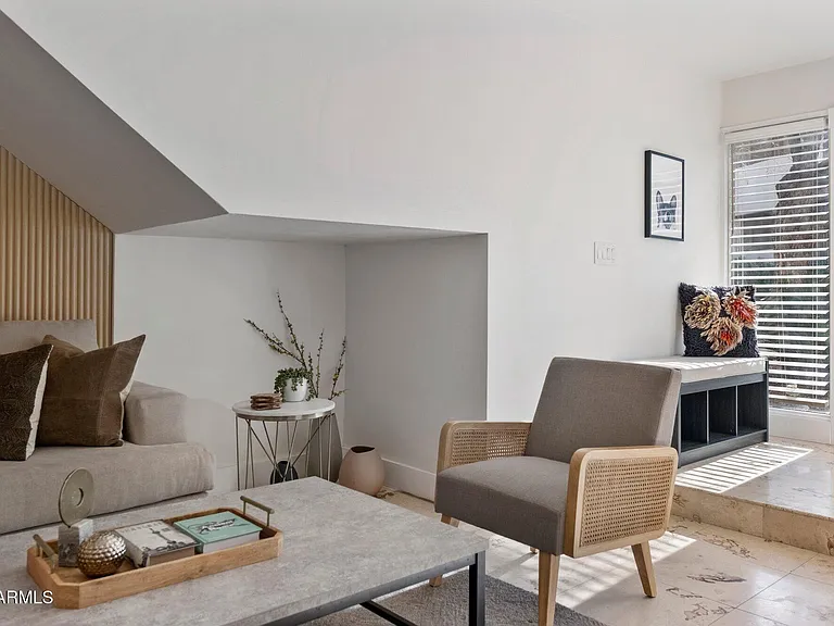 1820 E Morten Ave #117 — Photo 5