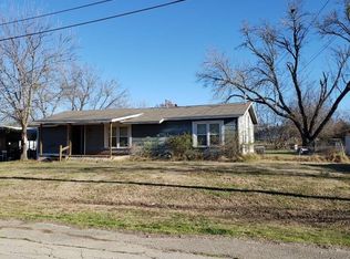 411 Wall St, Rogers, TX 76569