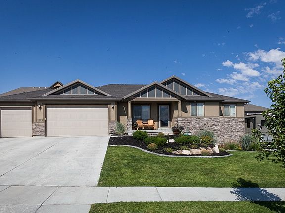 2nd image of 2523 S Delphinium Way