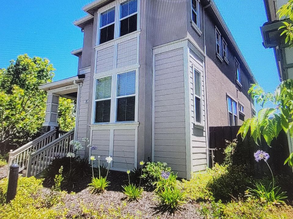 1st image of 585 Lexington Dr