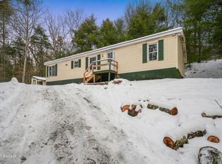 111 Mountain Ash Dr, Shohola, PA 18458