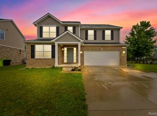 48109 Flatbush Cir, Macomb, MI 48042
