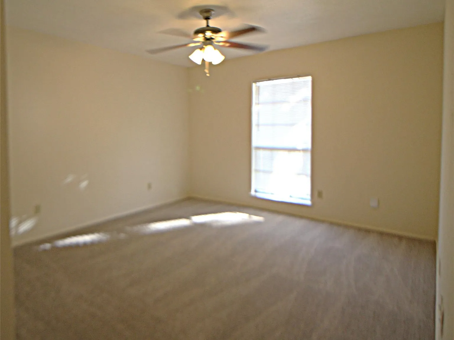 3 bed, 2.0 bath, 1674 sqft, $1,695 — Photo 4