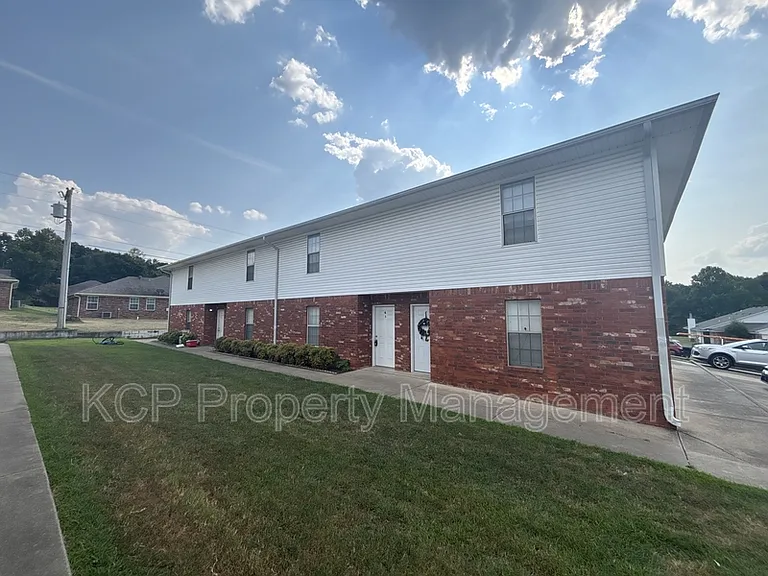 1115 Farley Cir #B — Photo 1