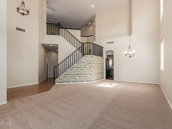 5th image of 705 W CAROB Place