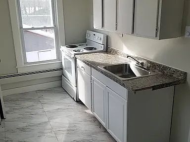1st image of 15 Roosevelt Pl APT 4