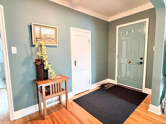 4th image of 220 Souris STREET