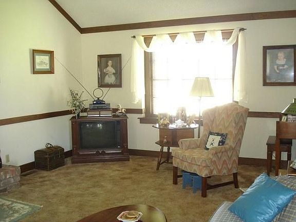 2nd image of 641 S Glendale Dr