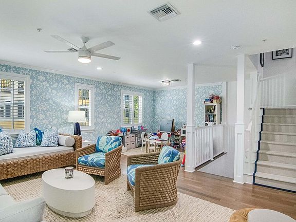 2nd image of 332 N Bromeliad