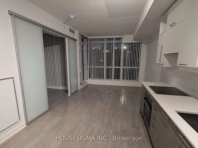 30 Nelson St #1403 — Photo 13