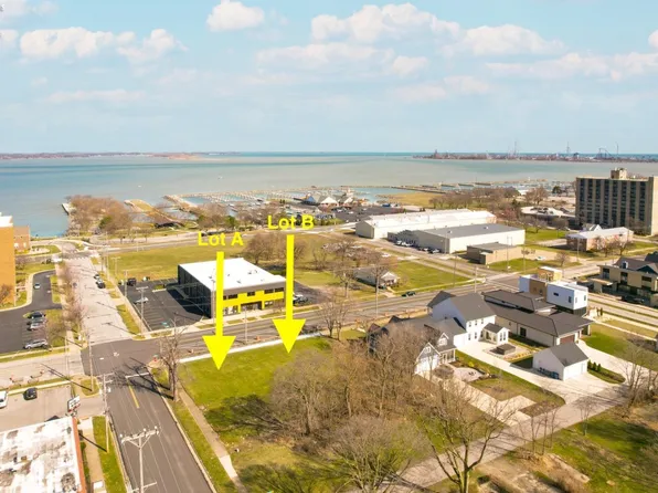 2 E Market St, Sandusky, OH 44870