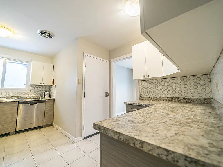 1-435 Piccadilly Ave #1 — Photo 15