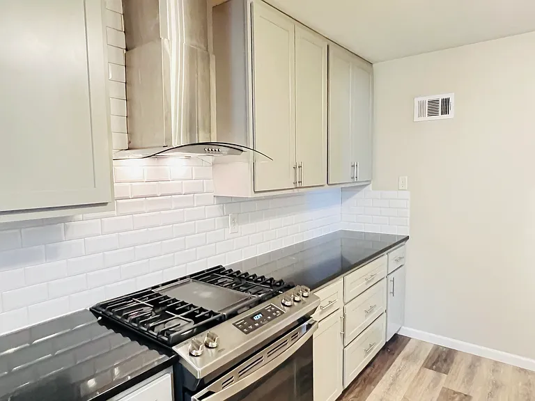 1238 Purdue Ave — Photo 4
