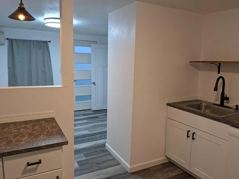 unit 2 large sink, all modern design, with full sized dishwasher