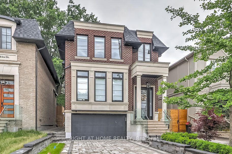 1st image of 102 Parklea Dr