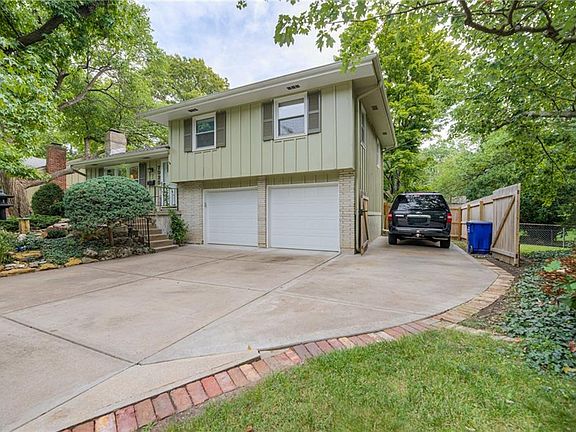 4th image of 7925 Colonial Dr