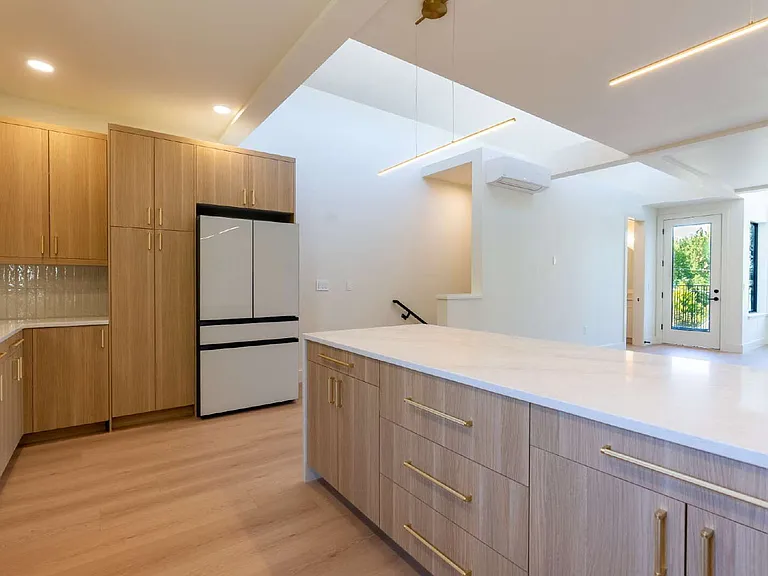 818 E 22nd Ave — Photo 16