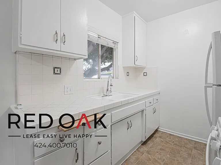710 N Genesee Ave #10 — Photo 9
