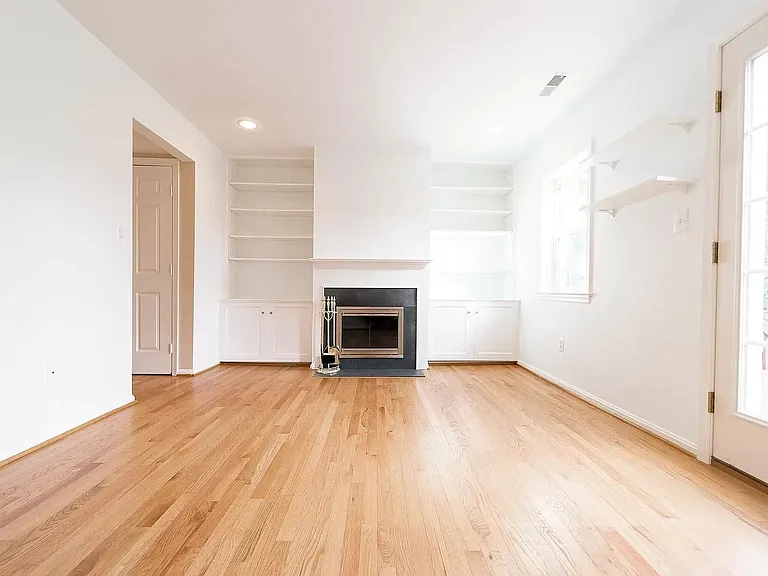 4827 Chevy Chase Dr — Photo 18
