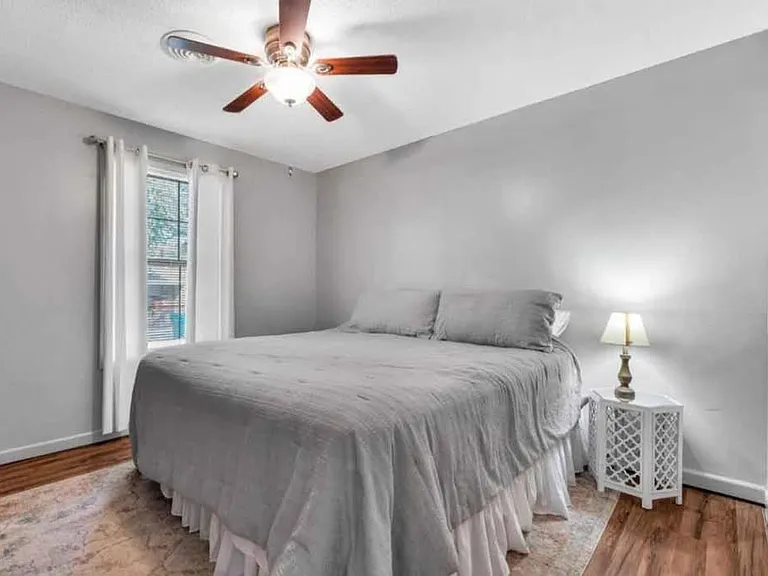 802 Benton St — Photo 11