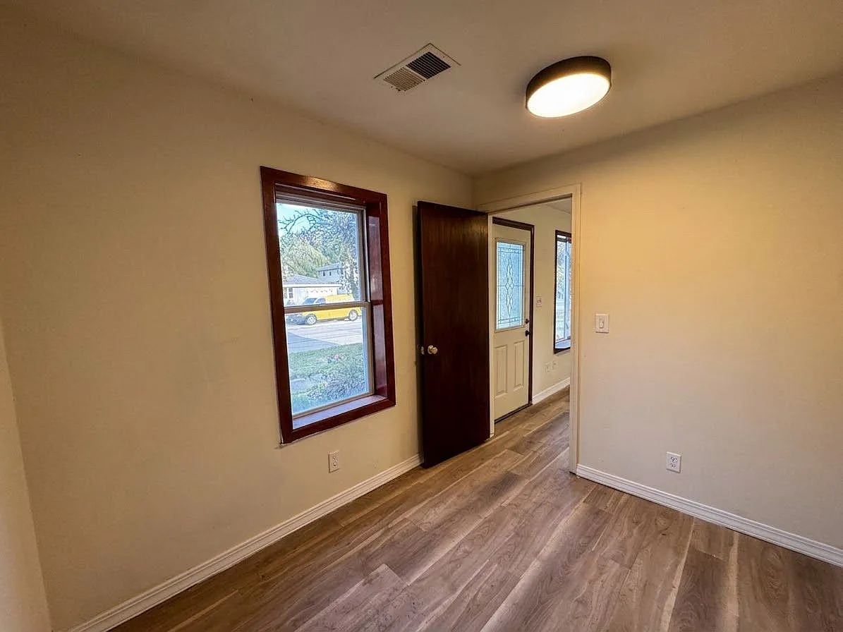 2 bed, 1060 sqft, $1,350 — Photo 4