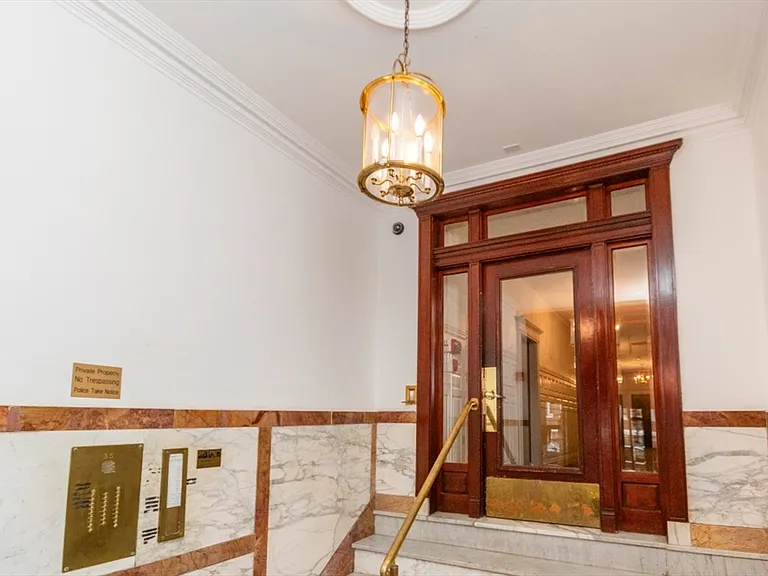 35 Queensberry St #22 — Photo 2