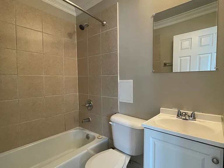 838 Bryan Ave — Photo 3
