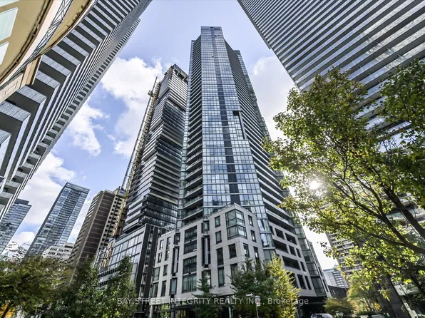 45 Charles St E #802, Toronto, ON M4Y 0B8